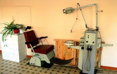 "Из своего – только цемент": вместо современных стоматологий в России остаются старые бормашины