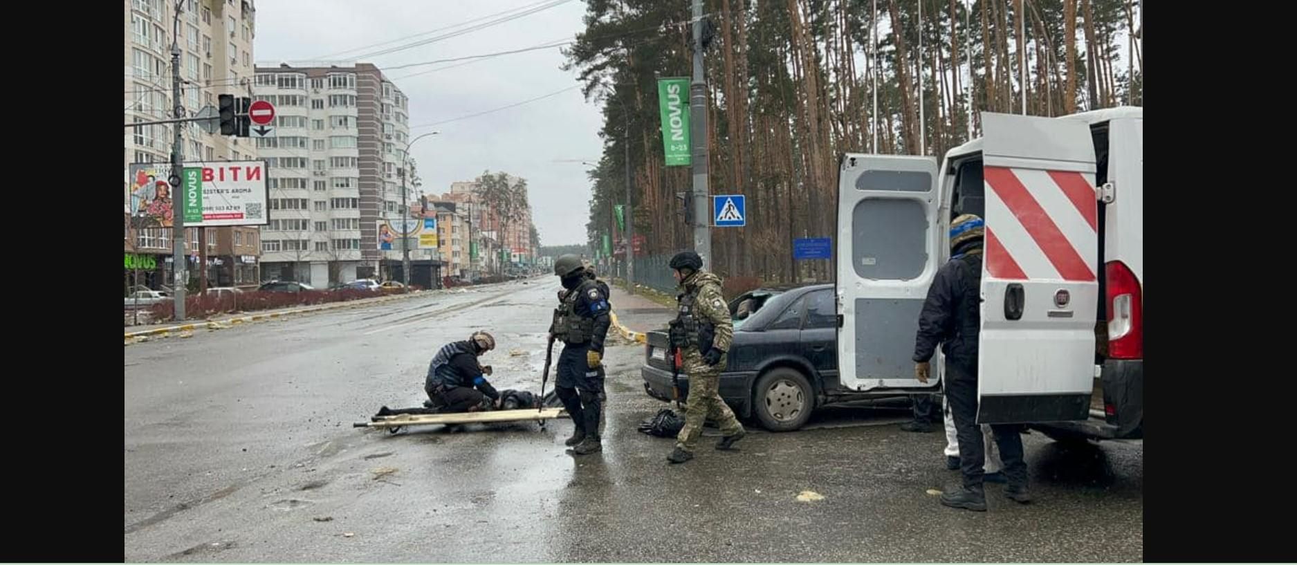 Полицейские под российскими обстрелами вынесли тела 14 погибших в Ирпене - 24 Канал