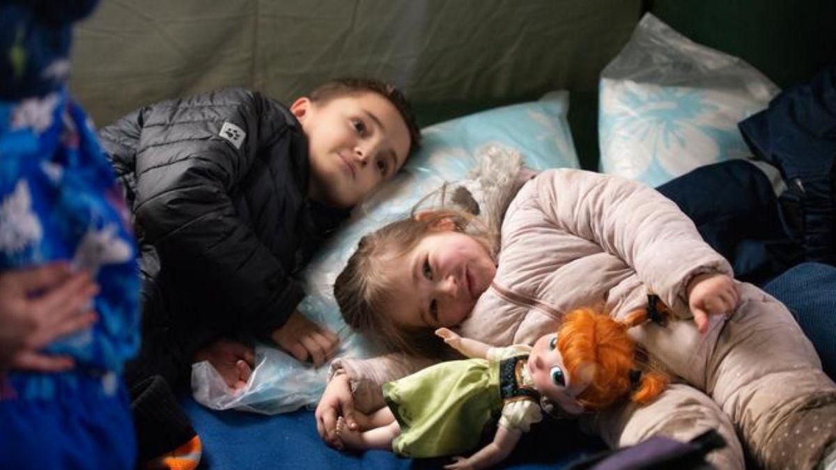 Скільки українських дітей були змушені залишити рідні домівки - 24 Канал