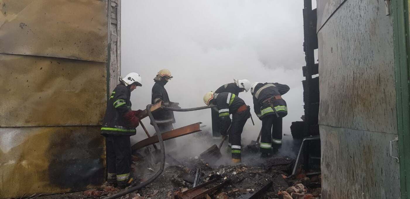 В Харьковской области под завалами дома нашли тела взрослого и ребенка В Харьковской области под завалами дома нашли тела взрослого и ребенка
