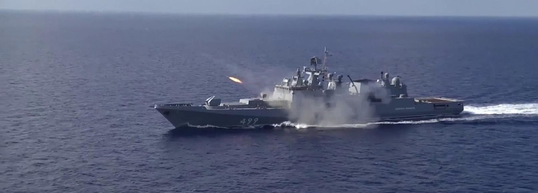 Российский фрегат с ракетами "Калибр" вышел из Севастополя в Черное море