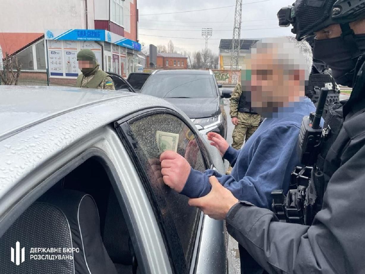 В Хмельницкой области трое военных переправляли мужчин призывного возраста за границу - 24 Канал В Хмельницкой области трое военных переправляли мужчин призывного возраста за границу - 24 Канал