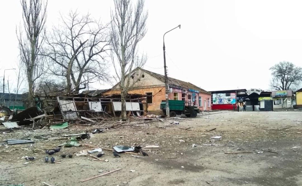 В Пологах люди почали прибирати місто попри щоденні обстріли - 24 Канал В Пологах люди почали прибирати місто попри щоденні обстріли - 24 Канал