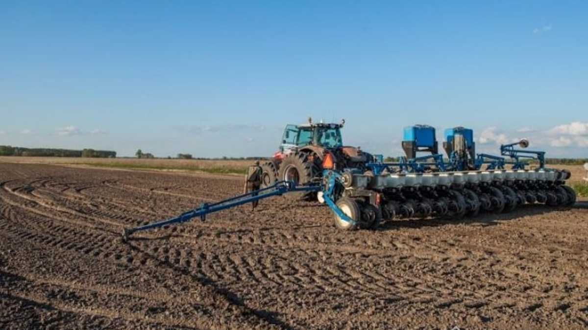 "Сейте, будете собирать урожай": оккупанты воруют у фермеров удобрения и призывают к посевной "Сейте, будете собирать урожай": оккупанты воруют у фермеров удобрения и призывают к посевной