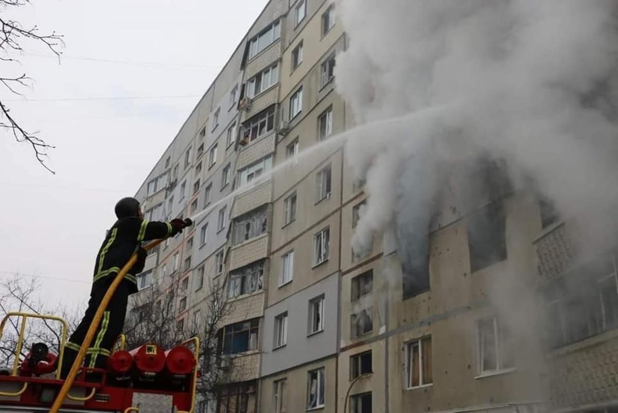 В результате обстрелов произошло несколько пожаров на Северной Салтовке в Харькове - 24 Канал