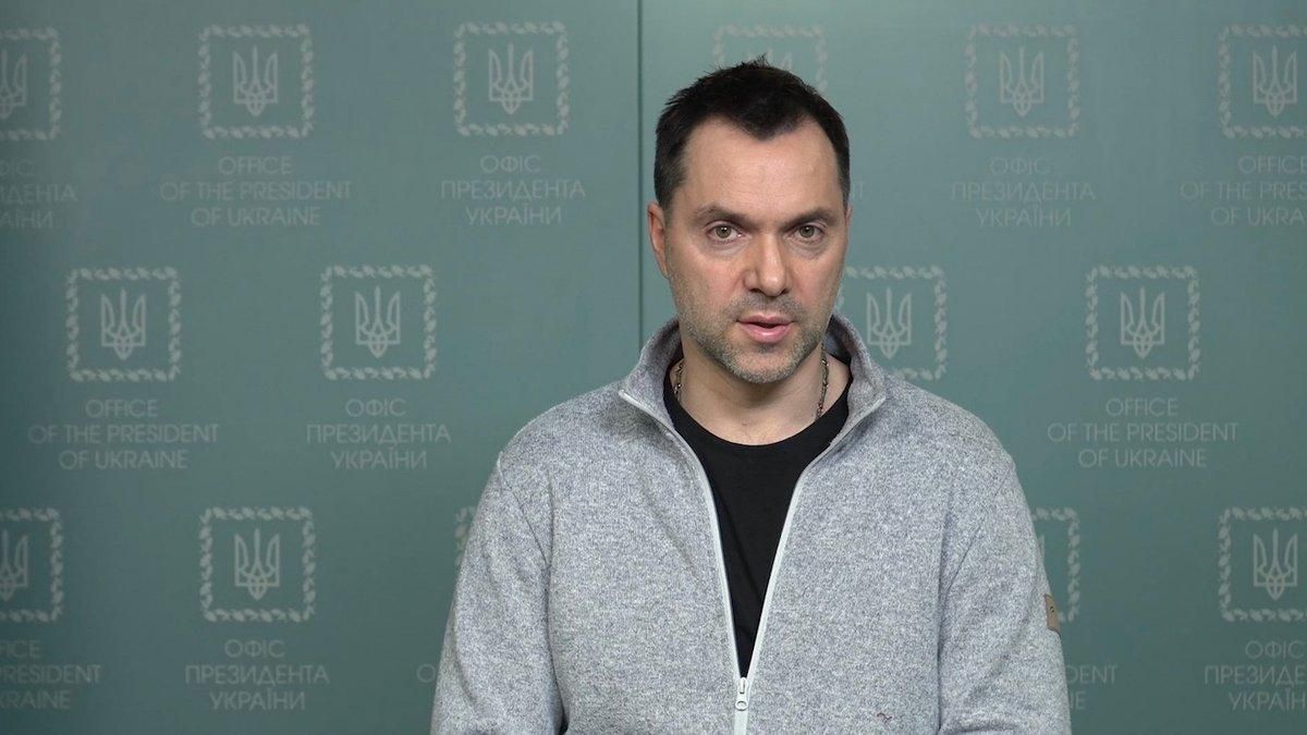 Арестович объяснил, почему российские оккупанты в Украине совершают зверства