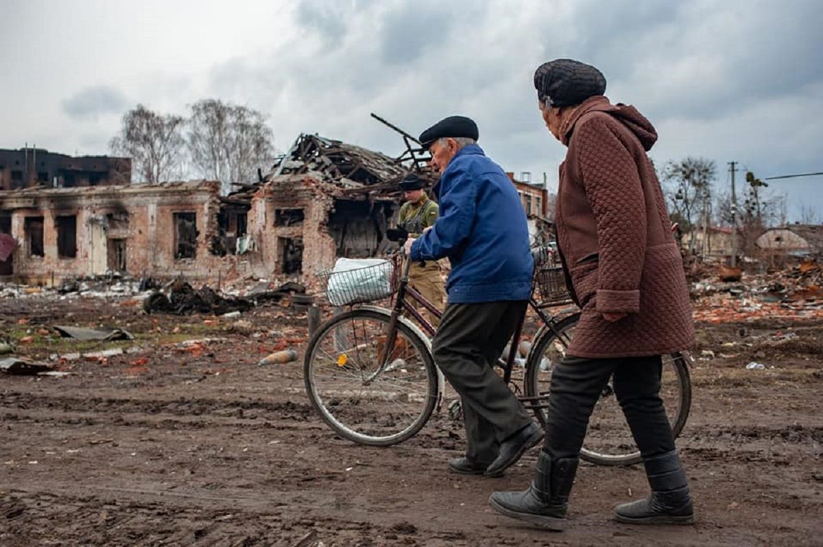 В Тростянце россияне расстреливали из минометов и танков больницу, недавно отремонтированную В Тростянце россияне расстреливали из минометов и танков больницу, недавно отремонтированную