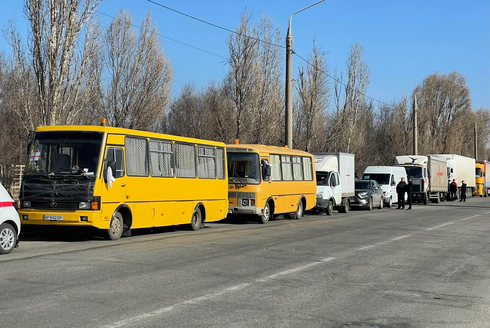 Россияне забрали 14 тонн гуманитарки, которую привезли жителям Мелитополя