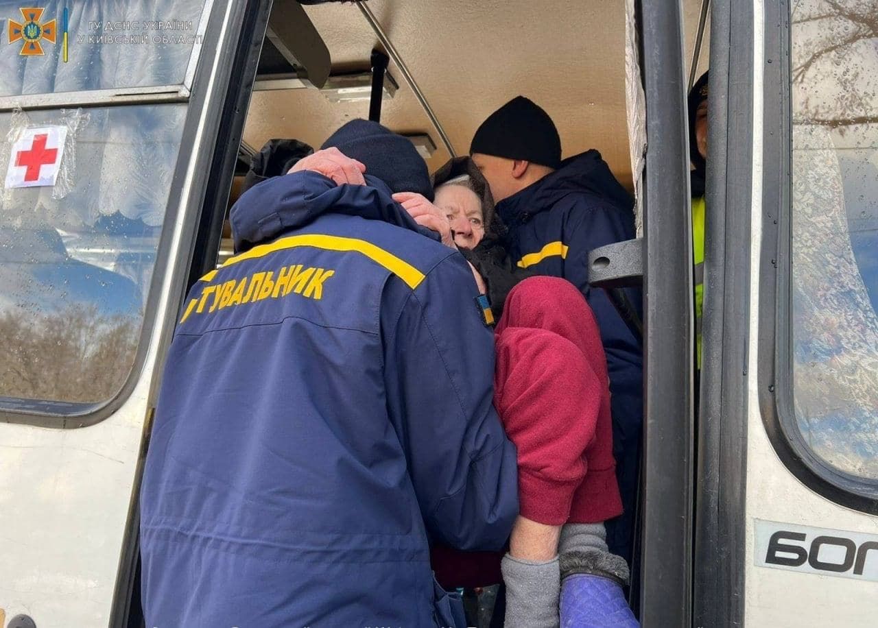 Ситуація на Луганщині може погіршитись, людей просять не відкладати евакуацію - 24 Канал