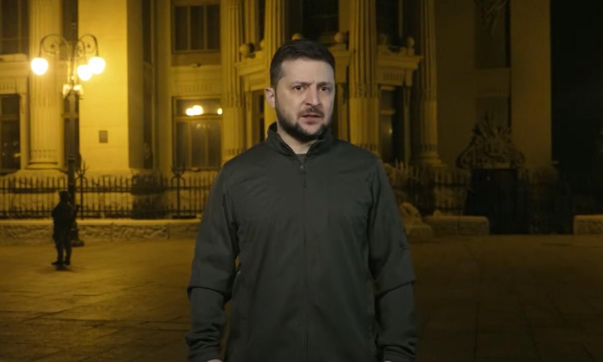 Зеленський позбавив звання генералів Наумова та Криворучка за зраду Зеленський позбавив звання генералів Наумова та Криворучка за зраду