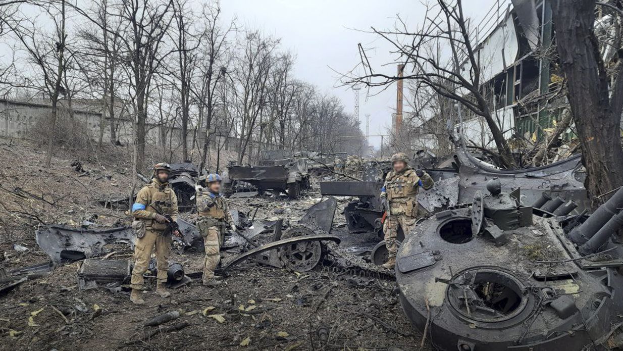 Потужна оборона Маріуполя не дала окупантам розосередитися на інші напрямки, – Міноборони - 24 Канал Потужна оборона Маріуполя не дала окупантам розосередитися на інші напрямки, – Міноборони - 24 Канал