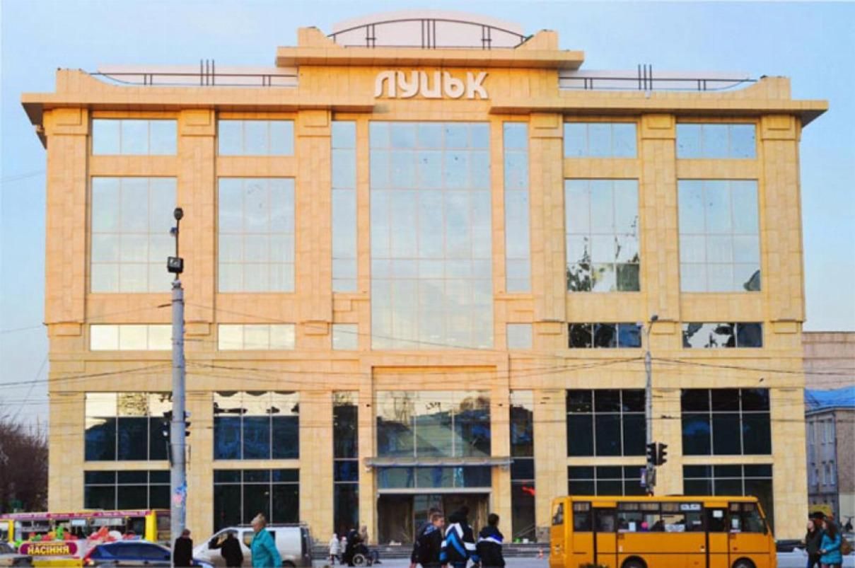 Звичайна побутова річ, - мер Луцька відкинув "хіматаку" на центральний універмаг - 24 Канал Звичайна побутова річ, - мер Луцька відкинув "хіматаку" на центральний універмаг - 24 Канал