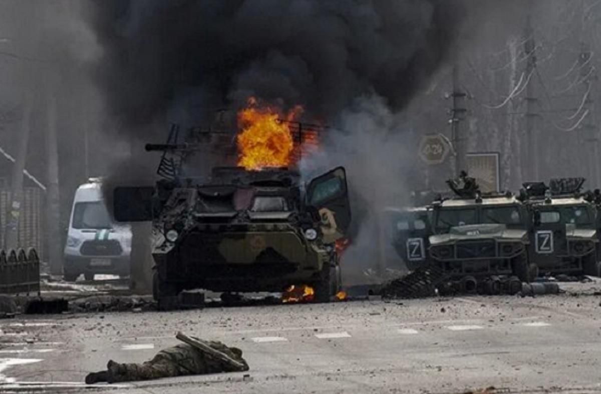 Російський командир для фото і відеодоказів "величі армії" змусив вояків знищити свою ж техніку - 24 Канал Російський командир для фото і відеодоказів "величі армії" змусив вояків знищити свою ж техніку - 24 Канал