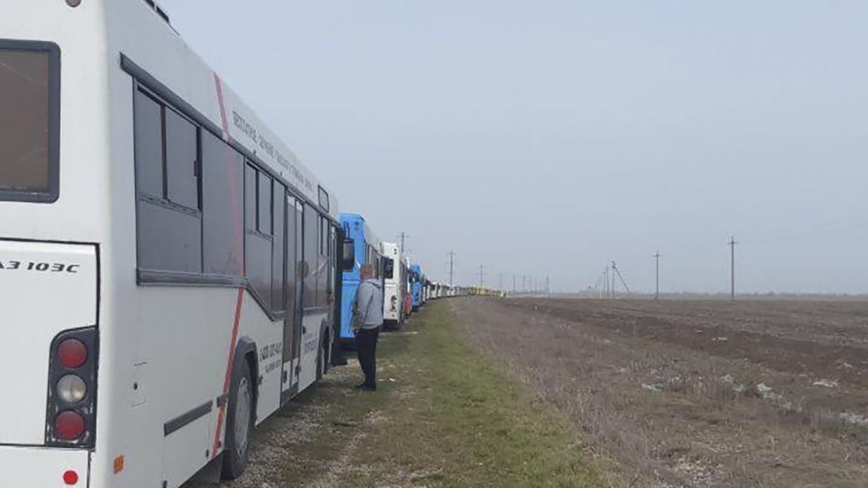 Очікують на рекордну кількість маріупольців: евакуаційна колона вирушила до Запоріжжя - 24 Канал Очікують на рекордну кількість маріупольців: евакуаційна колона вирушила до Запоріжжя - 24 Канал