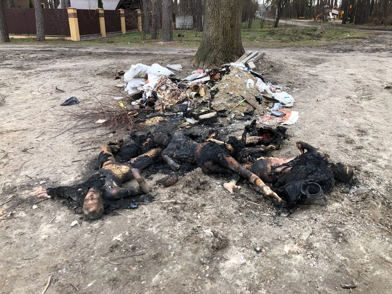 Тела убитых украинцев в Буче / Фото Дениса Казанского