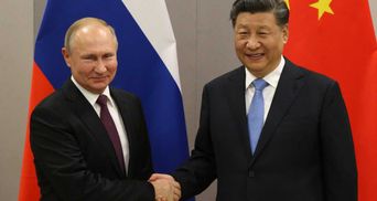 Китай під ризиками, тому відштовхує Росію подалі, – Саакян