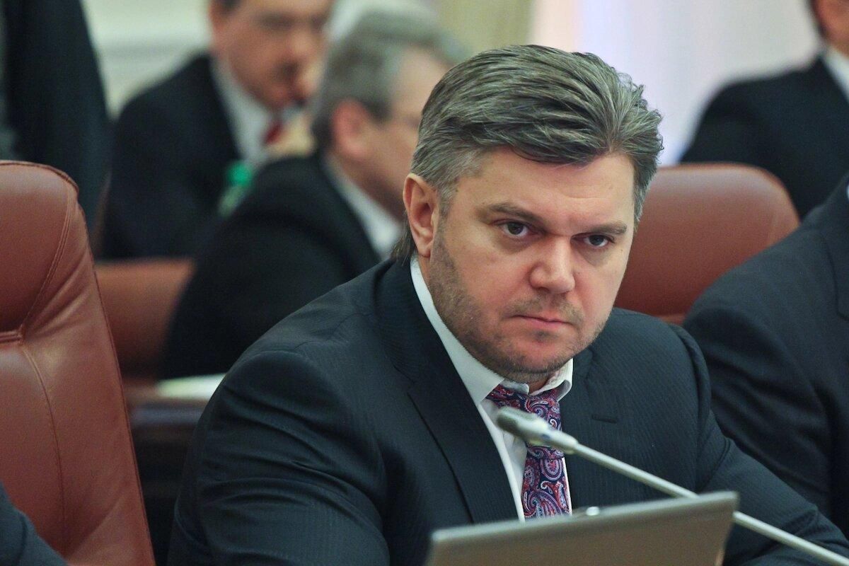 На Міноборони перерахували майже 5 мільйонів доларів, вилучених в ексміністра часів Януковича - 24 Канал На Міноборони перерахували майже 5 мільйонів доларів, вилучених в ексміністра часів Януковича - 24 Канал