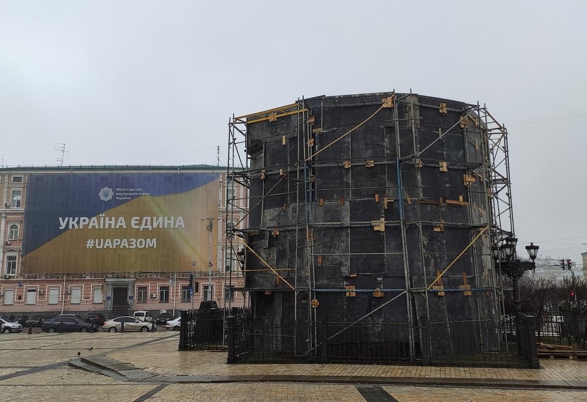 Пам’ятники в "бронежилетах": як виглядає Київ сьогодні – спеціальний фоторепортаж - 24 Канал Пам’ятники в "бронежилетах": як виглядає Київ сьогодні – спеціальний фоторепортаж - 24 Канал