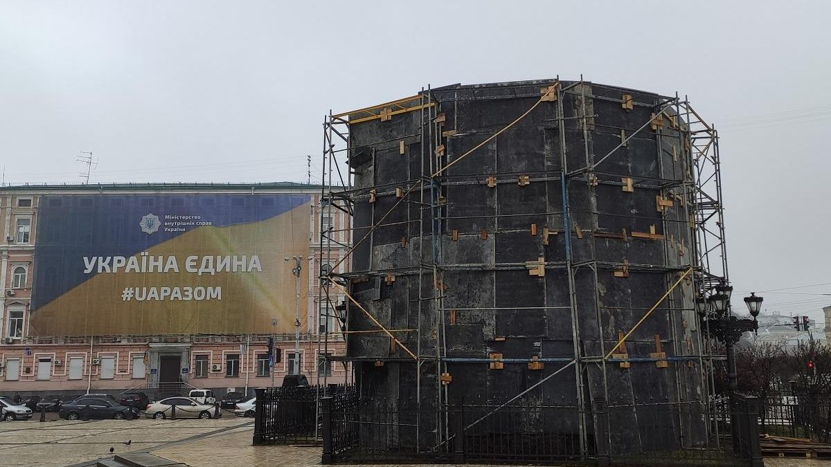 Памятники в "бронежилетах": как выглядит Киев сегодня – специальный фоторепортаж