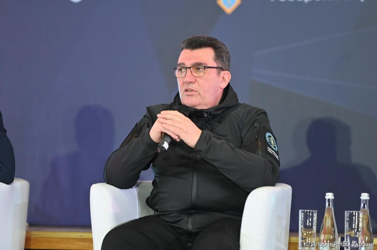 СНБО анонсировала санкции: Данилов объяснил, о каких ограничениях идет речь СНБО анонсировала санкции: Данилов объяснил, о каких ограничениях идет речь