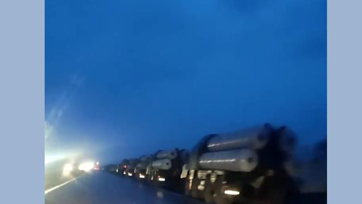 Очевидцы заметили большую колонну техники возле Минска с системами С-300: в направлении Украины Очевидцы заметили большую колонну техники возле Минска с системами С-300: в направлении Украины