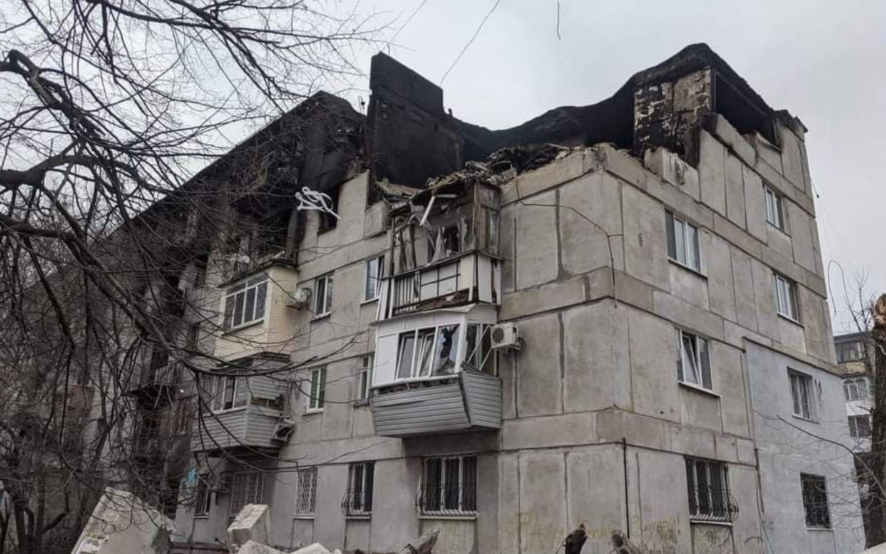 За ніч окупанти пошкодили п'ять будинків у Лисичанську, ще два – у Тошківці - 24 Канал За ніч окупанти пошкодили п'ять будинків у Лисичанську, ще два – у Тошківці - 24 Канал