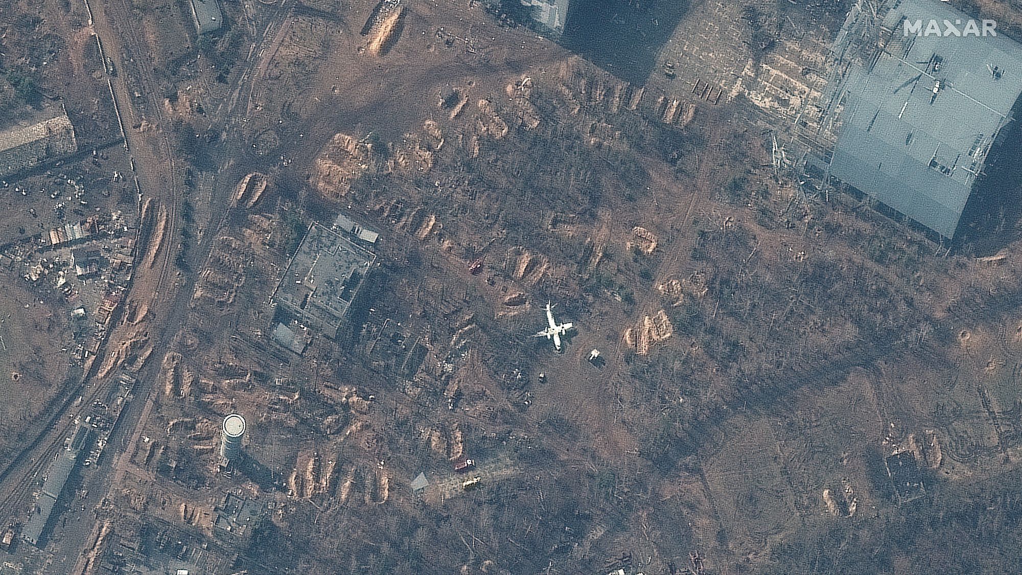 Российские оккупанты покинули аэропорт "Антонов" в Гостомеле: появились новые спутниковые снимки