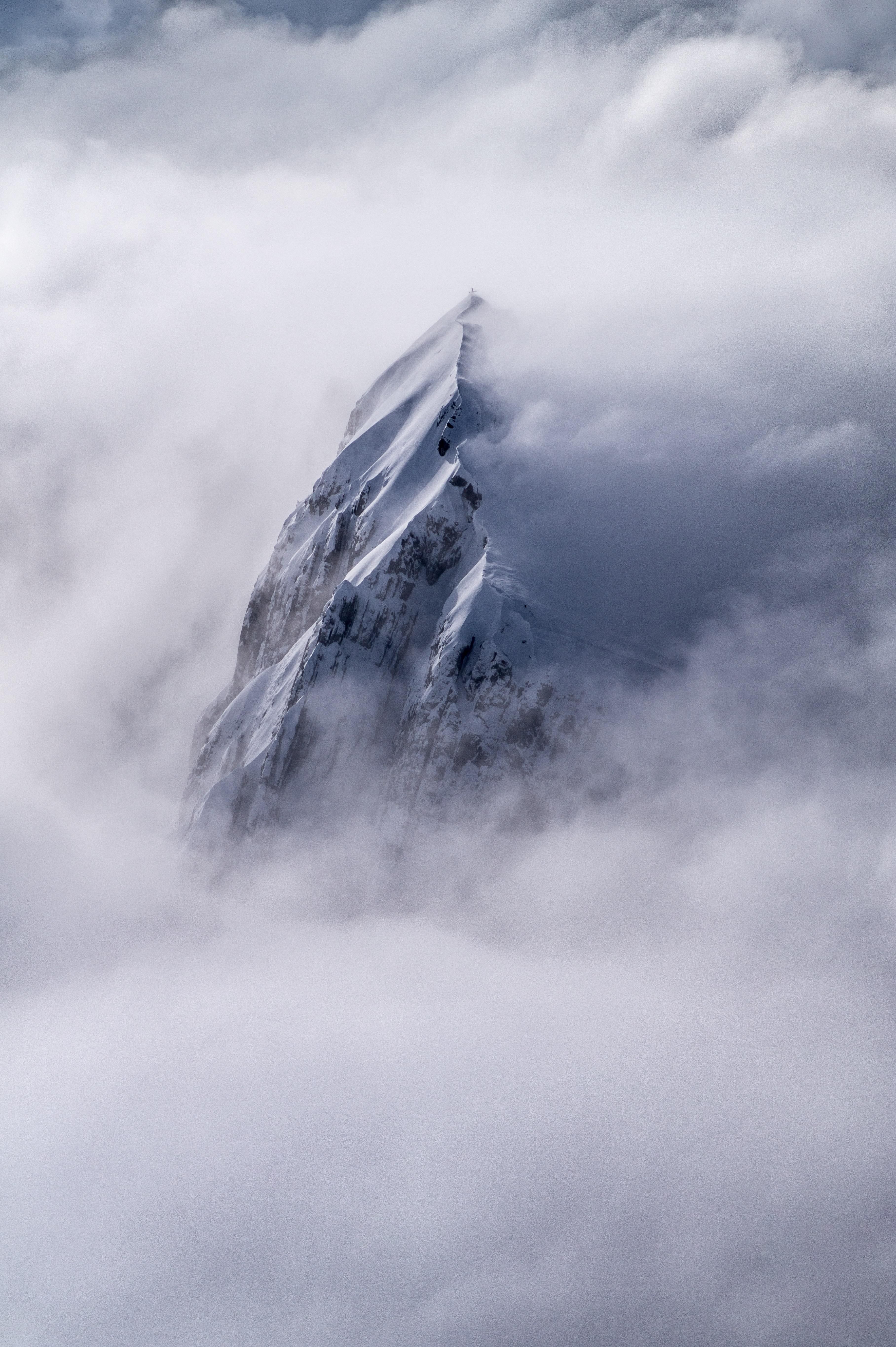 На высокогорье Карпат наблюдается мороз, снег и низкая видимость