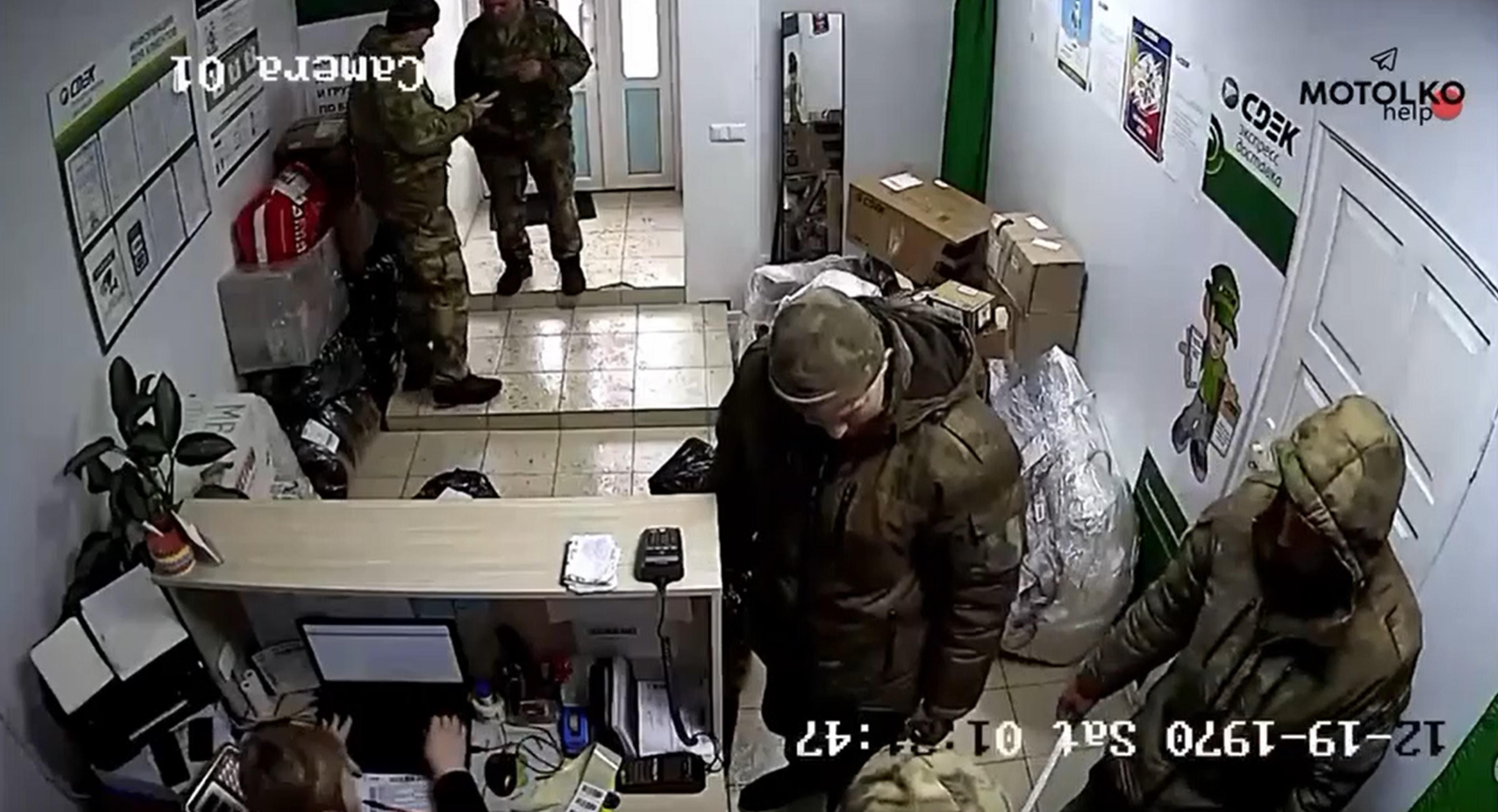 Оккупанты заполонили курьерские доставки в Беларуси, чтобы отправить домой награбленное - 24 Канал Оккупанты заполонили курьерские доставки в Беларуси, чтобы отправить домой награбленное - 24 Канал