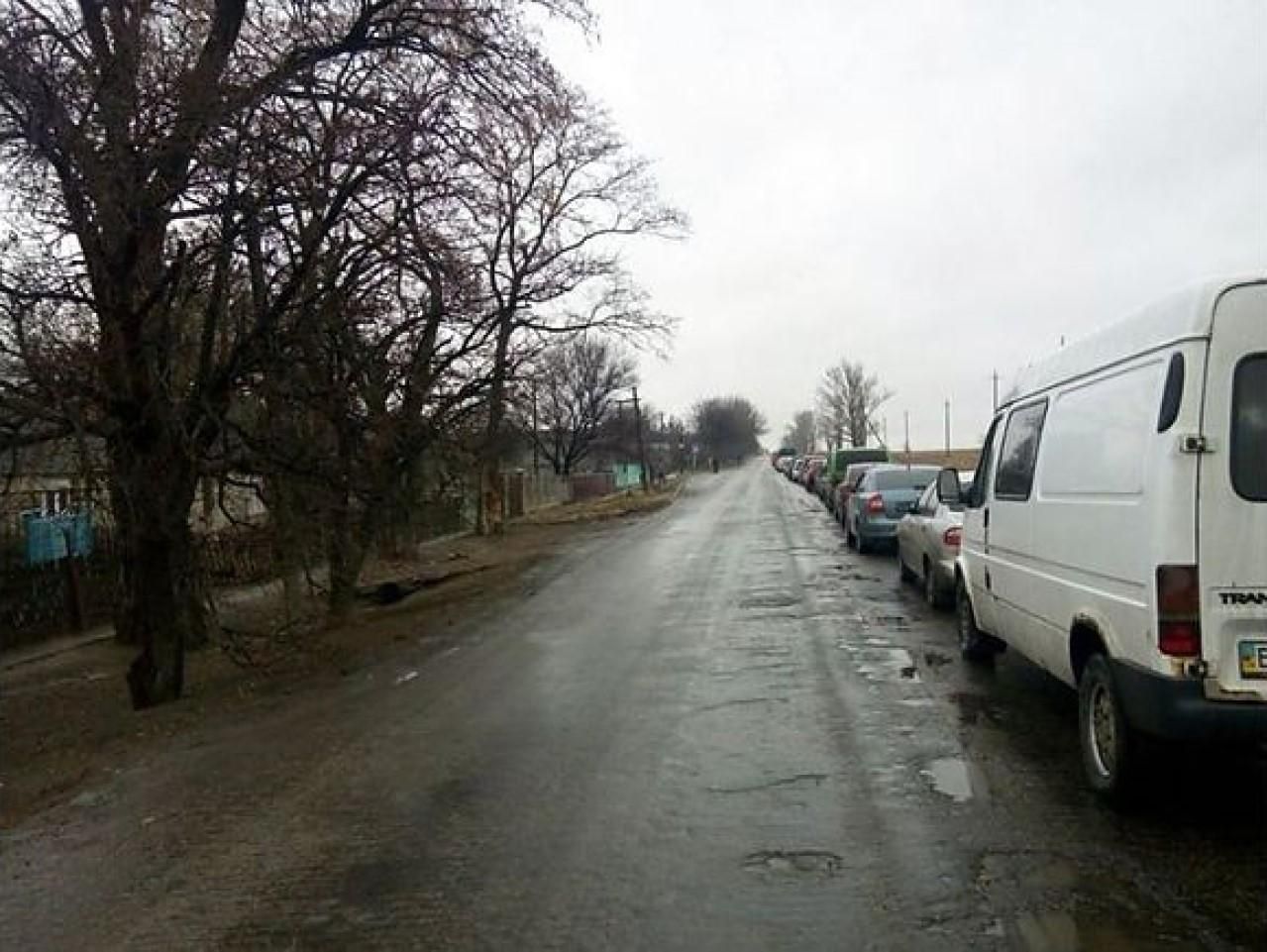 Люди с детьми ночуют в поле: оккупанты не пропускают автомобили через блокпост на Запорожье Люди с детьми ночуют в поле: оккупанты не пропускают автомобили через блокпост на Запорожье