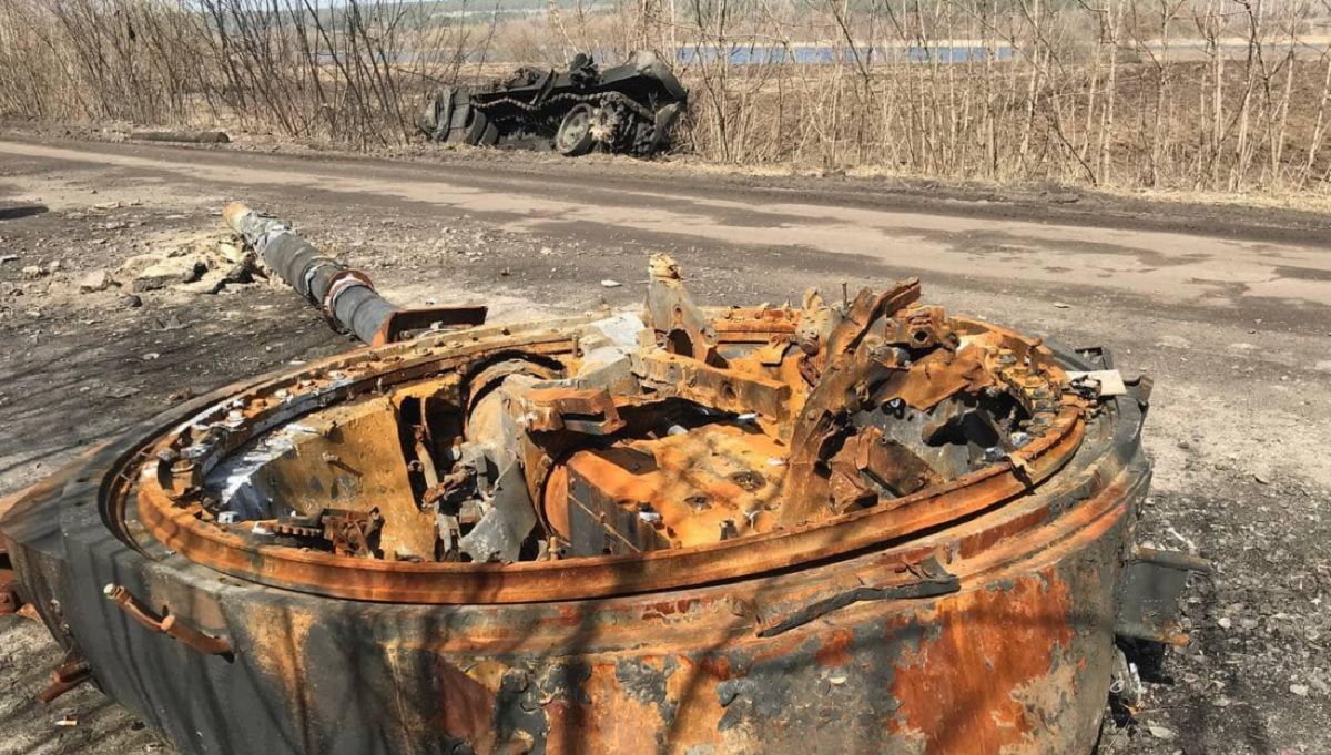 Російська "гордість" танк Т-72Б3 розлетівся на частини після прямого влучання - 24 Канал
