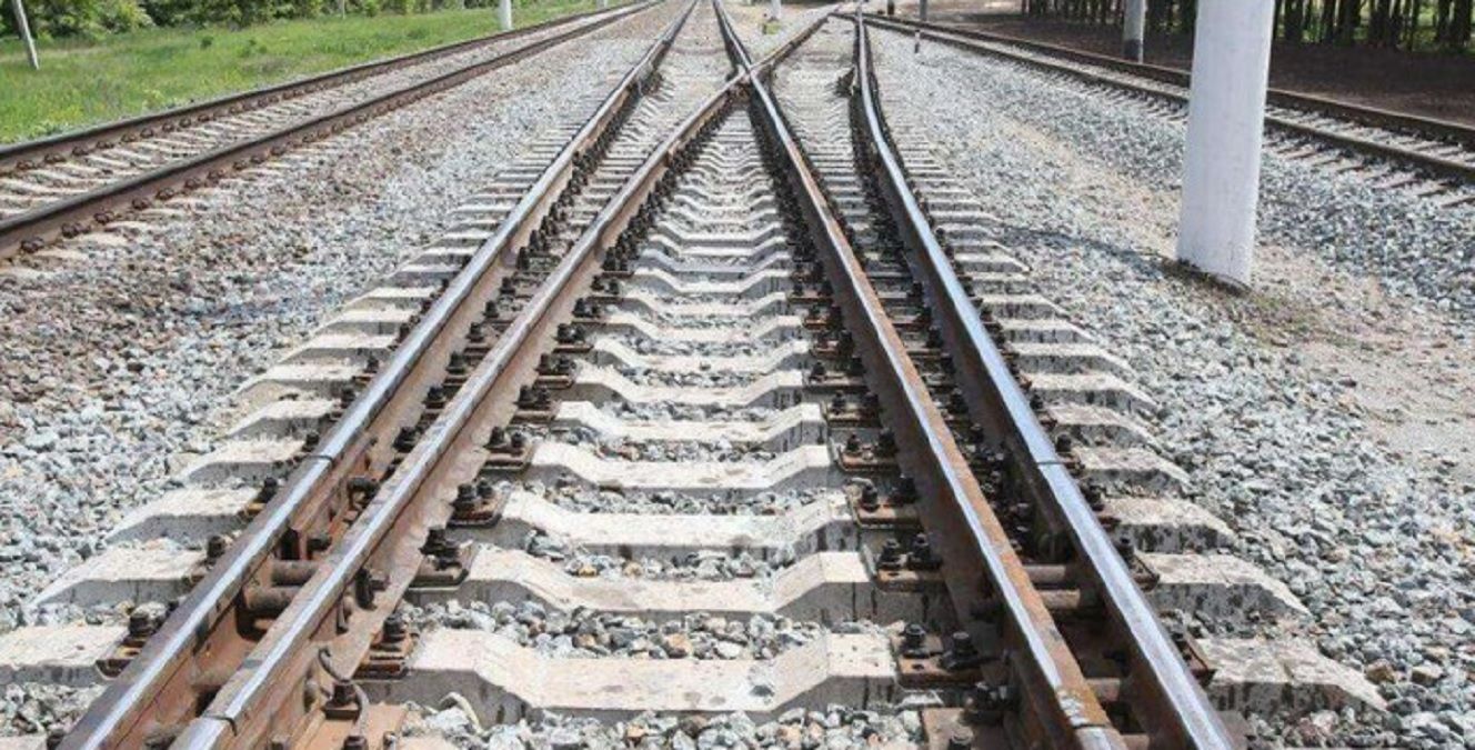 Оккупанты обстреляли ракетами железную дорогу на Днепропетровщине: взорвались вагоны Оккупанты обстреляли ракетами железную дорогу на Днепропетровщине: взорвались вагоны