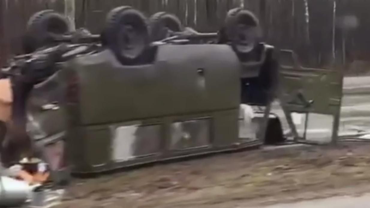 Военная техника оккупантов в Беларуси снова устроила массовое ДТП Военная техника оккупантов в Беларуси снова устроила массовое ДТП