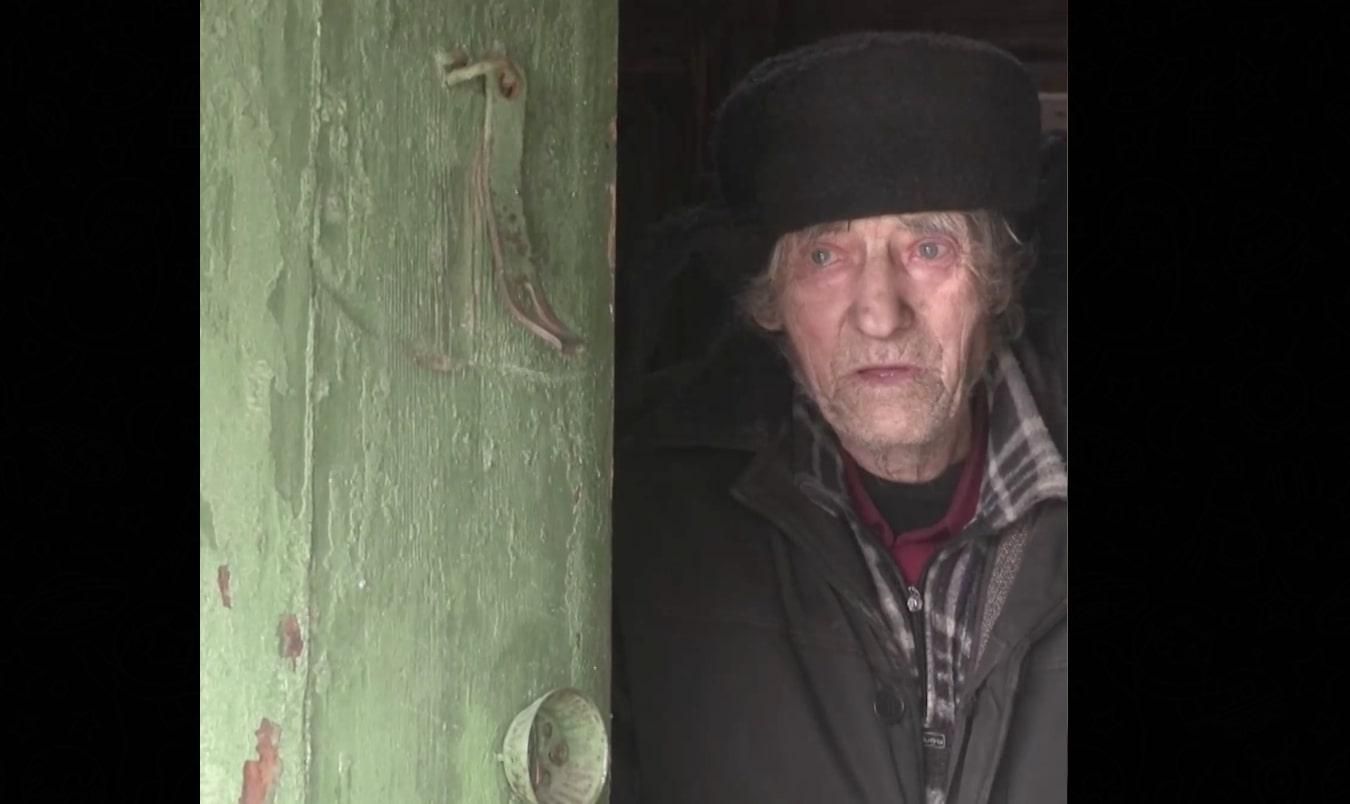 "Ми – не москалі, ми не будемо вас ображати": як військові допомогли евакуюватися дідусеві - 24 Канал "Ми – не москалі, ми не будемо вас ображати": як військові допомогли евакуюватися дідусеві - 24 Канал