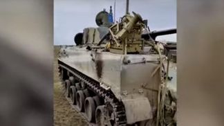 Морпехи в Николаевской области отбили у россиян танк с кучей награбленного