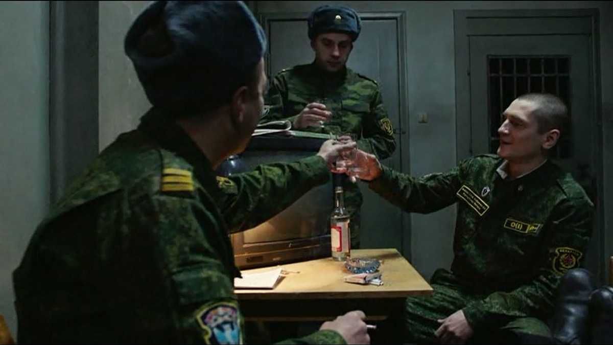 Алкоголем невідомого походження отруїлися близько 500 військових Росії - 24 Канал