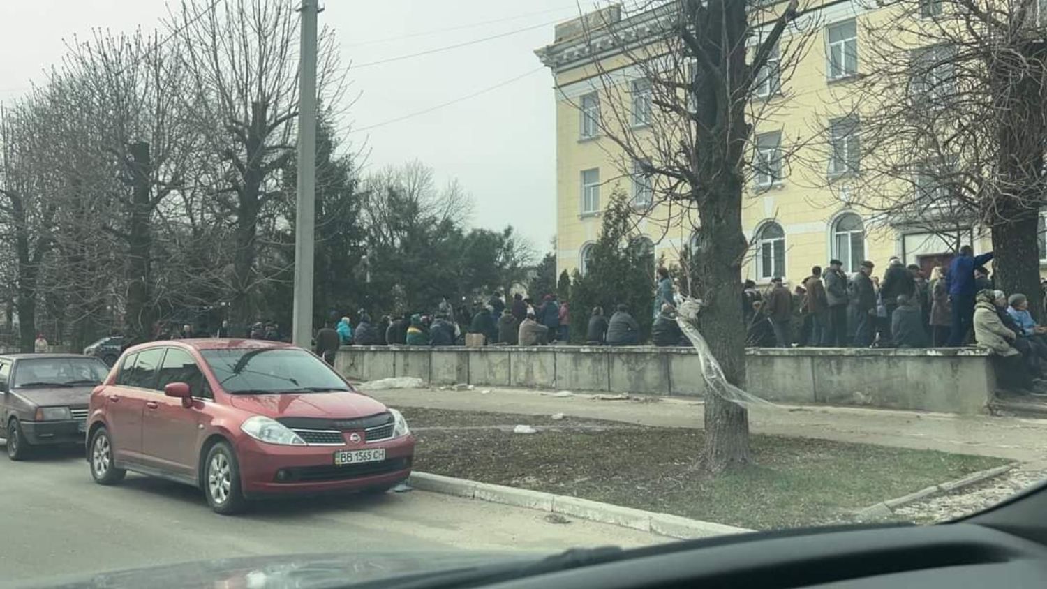 "На війні вихідних не буває": в ОВА розповіли, як виплачують пенсію на Луганщині - 24 Канал