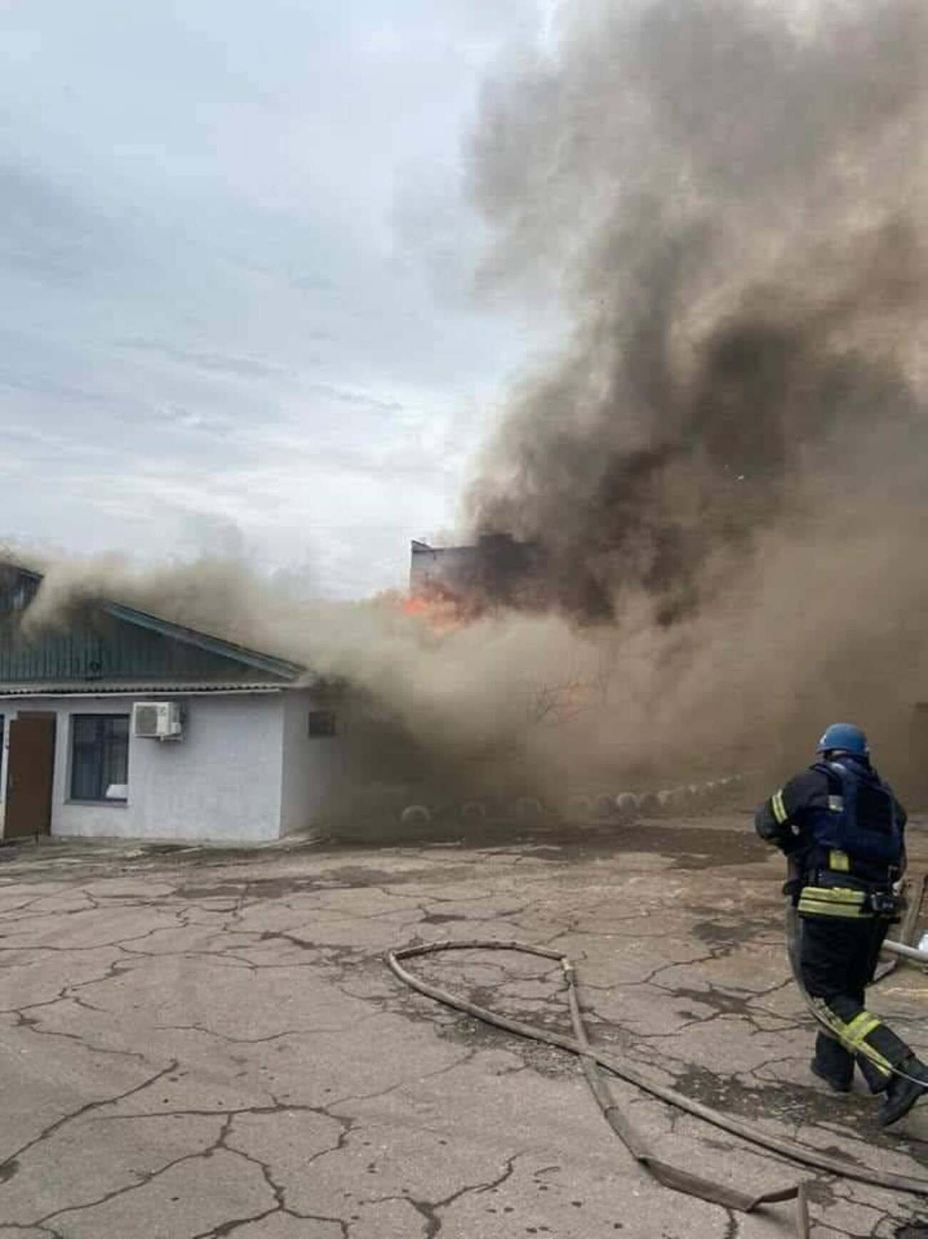 За добу працівники ДСНС в зоні ООС 65 разів виїжджали на подолання наслідків бойових дій - 24 Канал За добу працівники ДСНС в зоні ООС 65 разів виїжджали на подолання наслідків бойових дій - 24 Канал