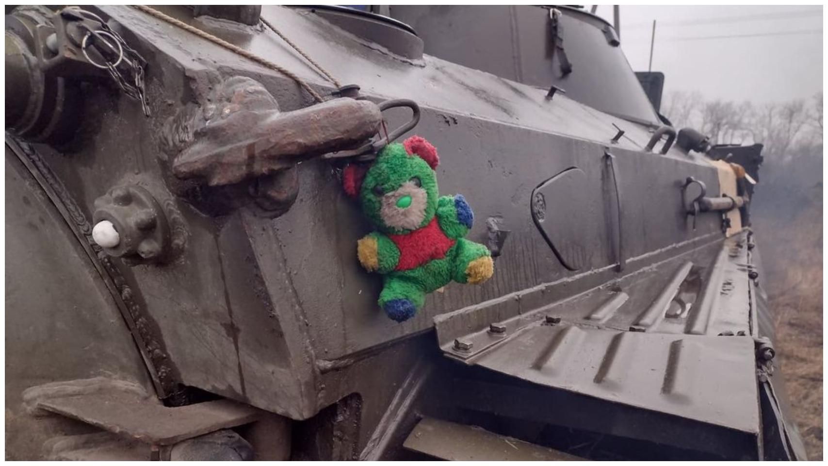 У Закарпатському легіоні розповіли про талісман бригади на фронті – ведмедика Моці - 24 Канал У Закарпатському легіоні розповіли про талісман бригади на фронті – ведмедика Моці - 24 Канал