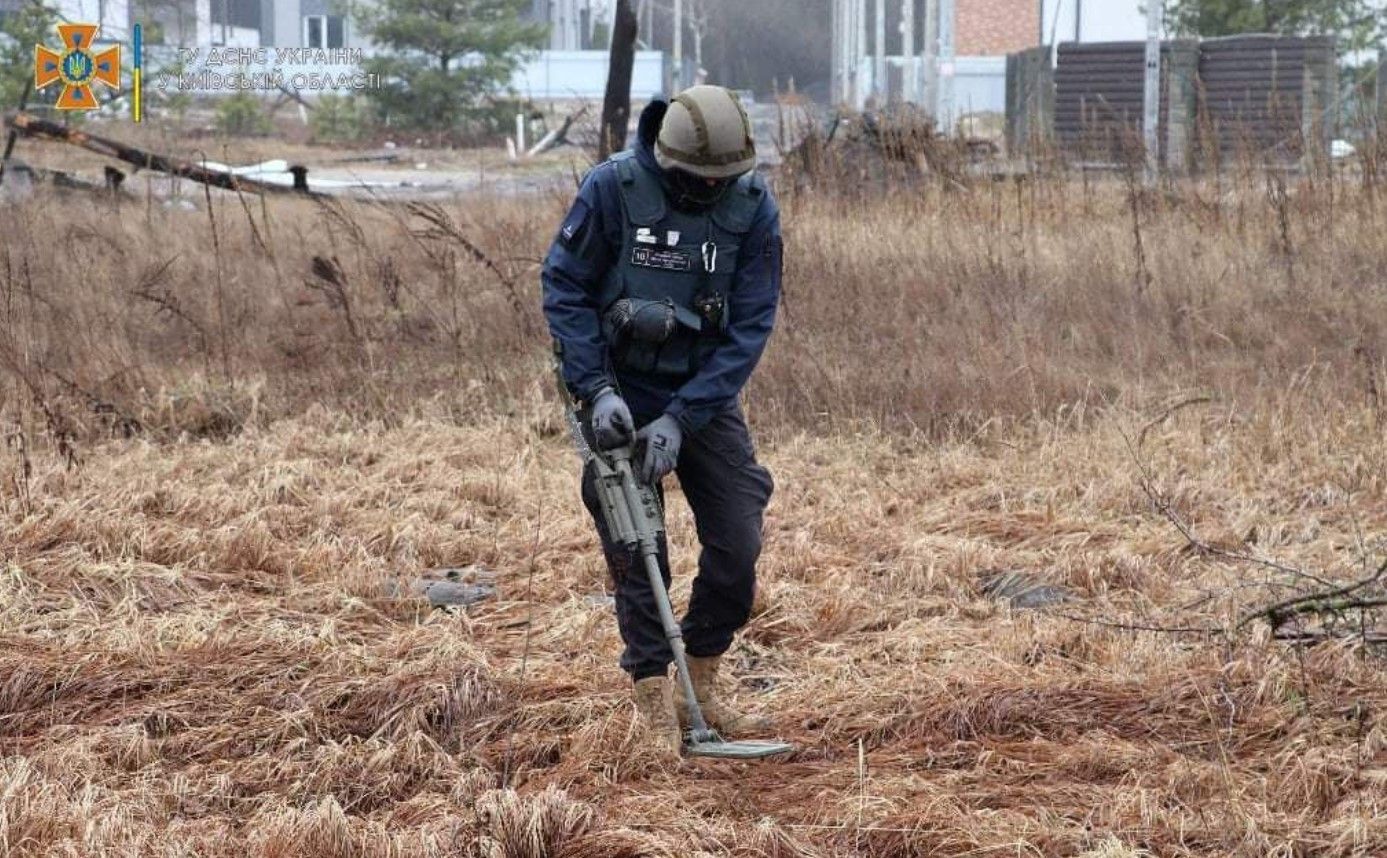 Заминирована огромная территория Киевщины, трупы, подвалы, – в МВД просят быть осмотрительными