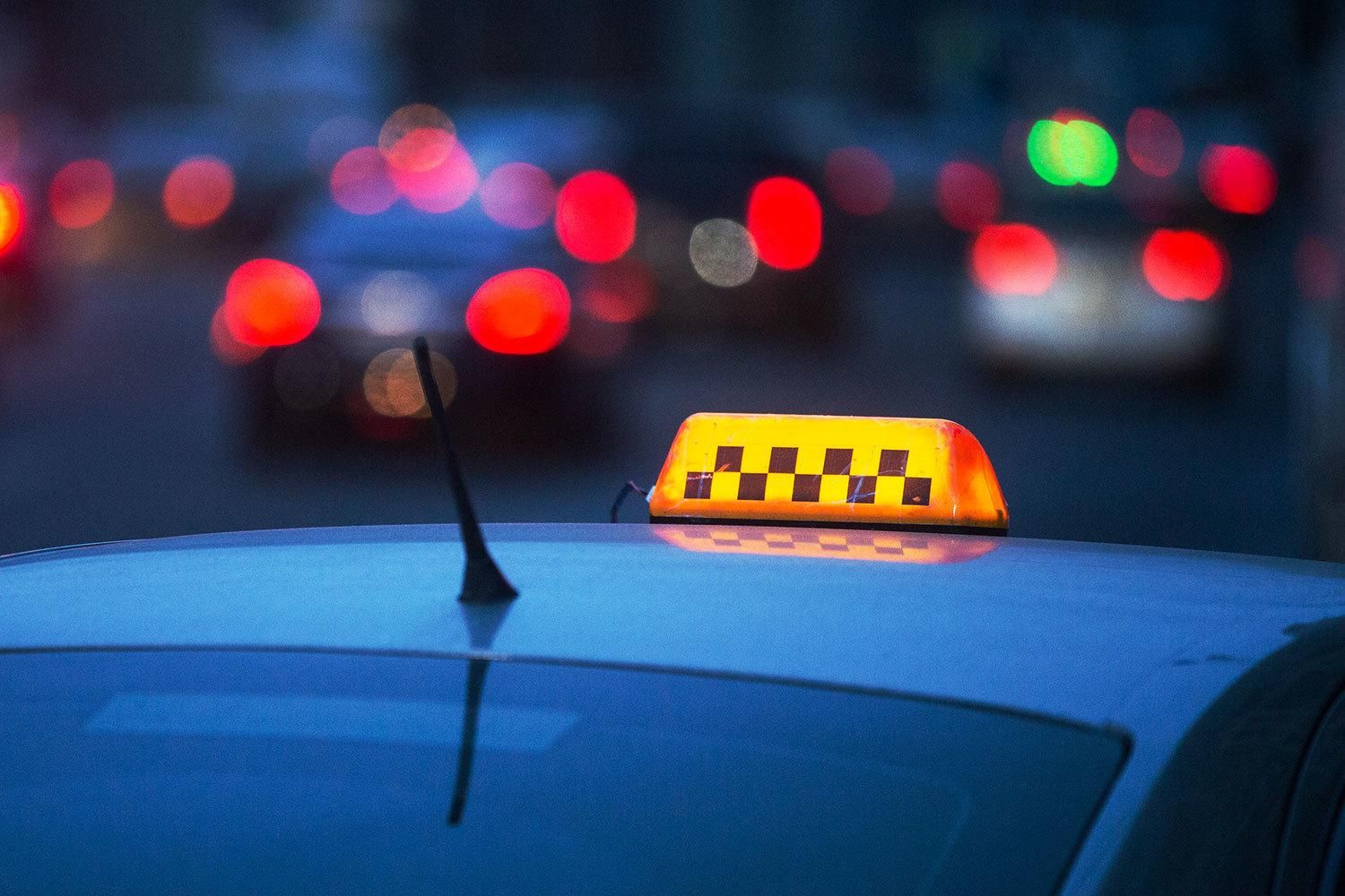 Росіяни платять по 200 доларів білоруським таксистам за доставку награбованого до Росії - 24 Канал Росіяни платять по 200 доларів білоруським таксистам за доставку награбованого до Росії - 24 Канал