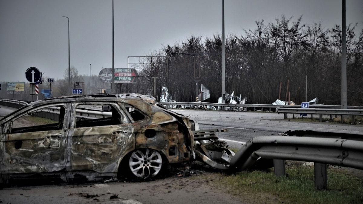 Трупы на дороге и сожженные автомобили: последствия российского "освобождения" в поселке Мила
