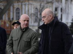 Глава МЗС Греції приїхав в Одесу: він заявляв, що готовий очолити гуманітарну місію у Маріуполь