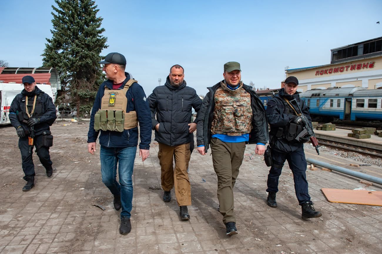 У Тростянці починають відновлювати інфраструктуру: архітектори і урбаністи оглянули руйнування У Тростянці починають відновлювати інфраструктуру: архітектори і урбаністи оглянули руйнування