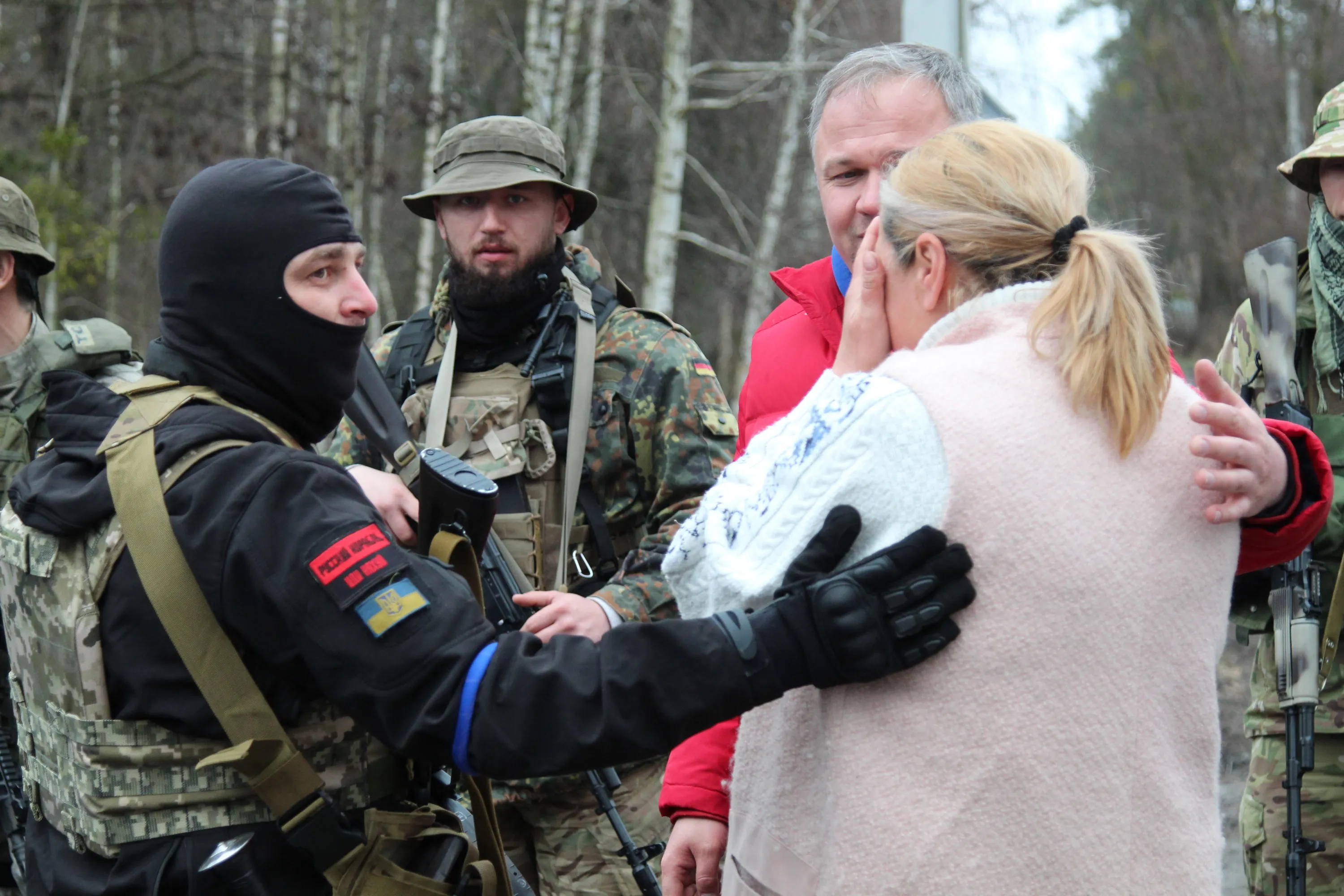Мешканка Ворезля вперше за місяць побачила українських військових Мешканка Ворезля вперше за місяць побачила українських військових