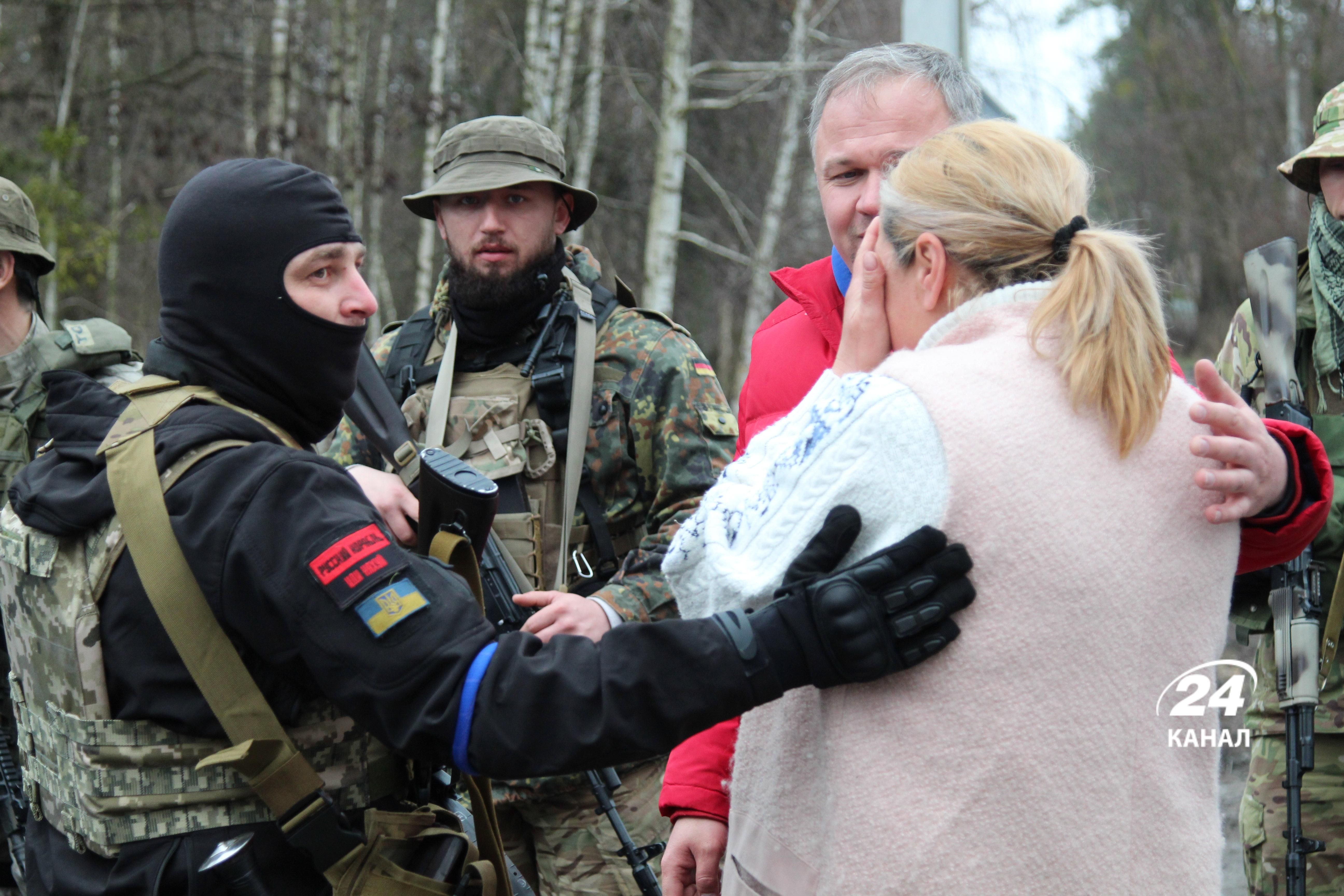 Хоронили возле домов, жили с убитыми: репортаж из ада Ворзеля Хоронили возле домов, жили с убитыми: репортаж из ада Ворзеля