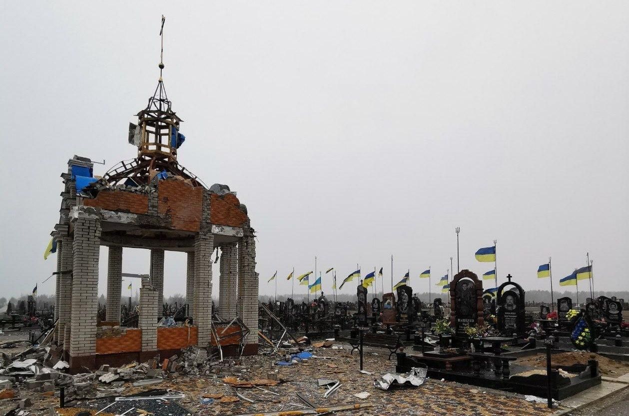 Окупанти розбомбили могили учасників АТО і ООС у Чернігові - 24 Канал Окупанти розбомбили могили учасників АТО і ООС у Чернігові - 24 Канал