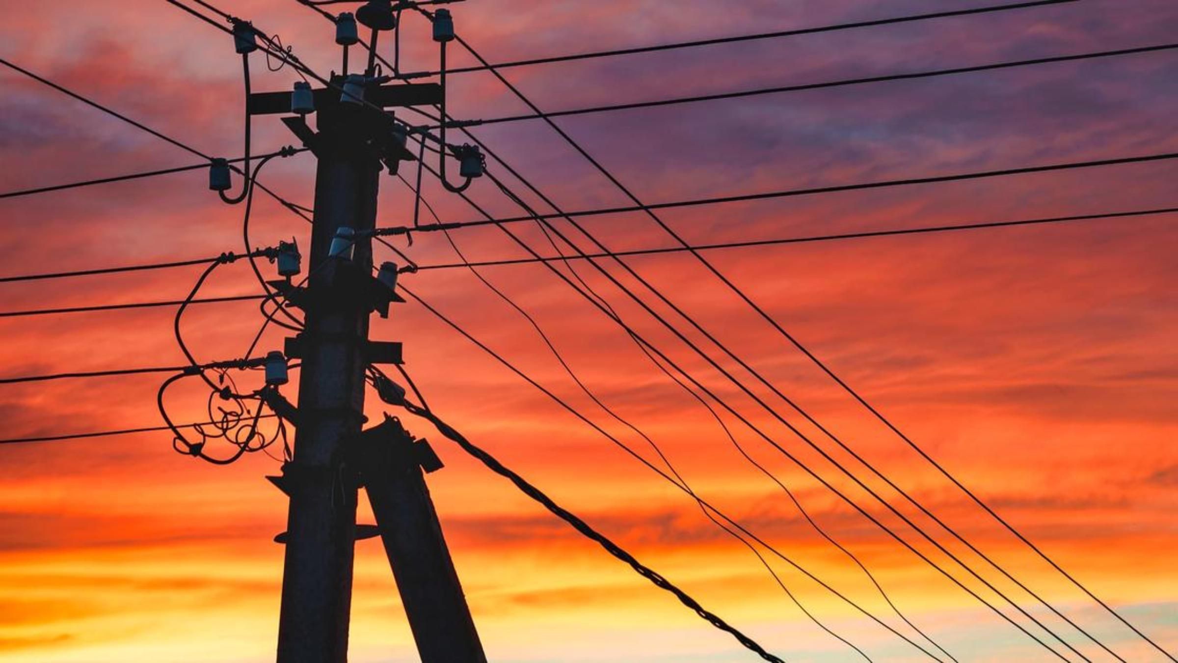 Уламком снаряду поранило електрика, який лагодив мережі: медики намагаються врятувати йому ногу - 24 Канал Уламком снаряду поранило електрика, який лагодив мережі: медики намагаються врятувати йому ногу - 24 Канал