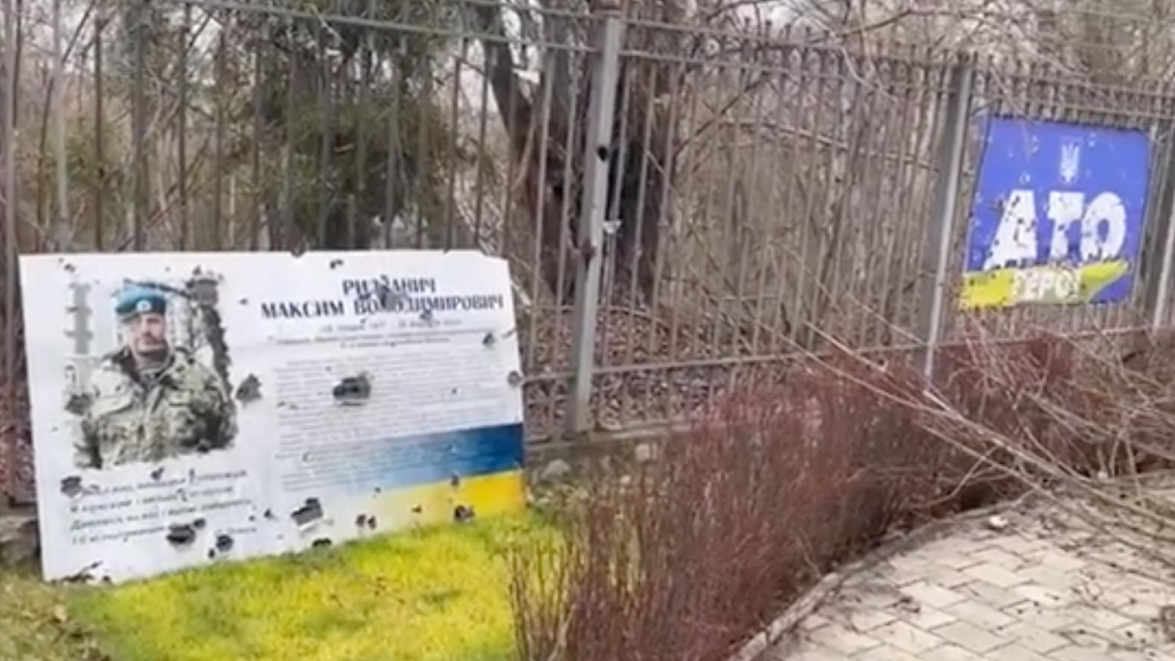 В Ирпене оккупанты расстреляли портреты погибших на Аллее Героев Небесной Сотни В Ирпене оккупанты расстреляли портреты погибших на Аллее Героев Небесной Сотни