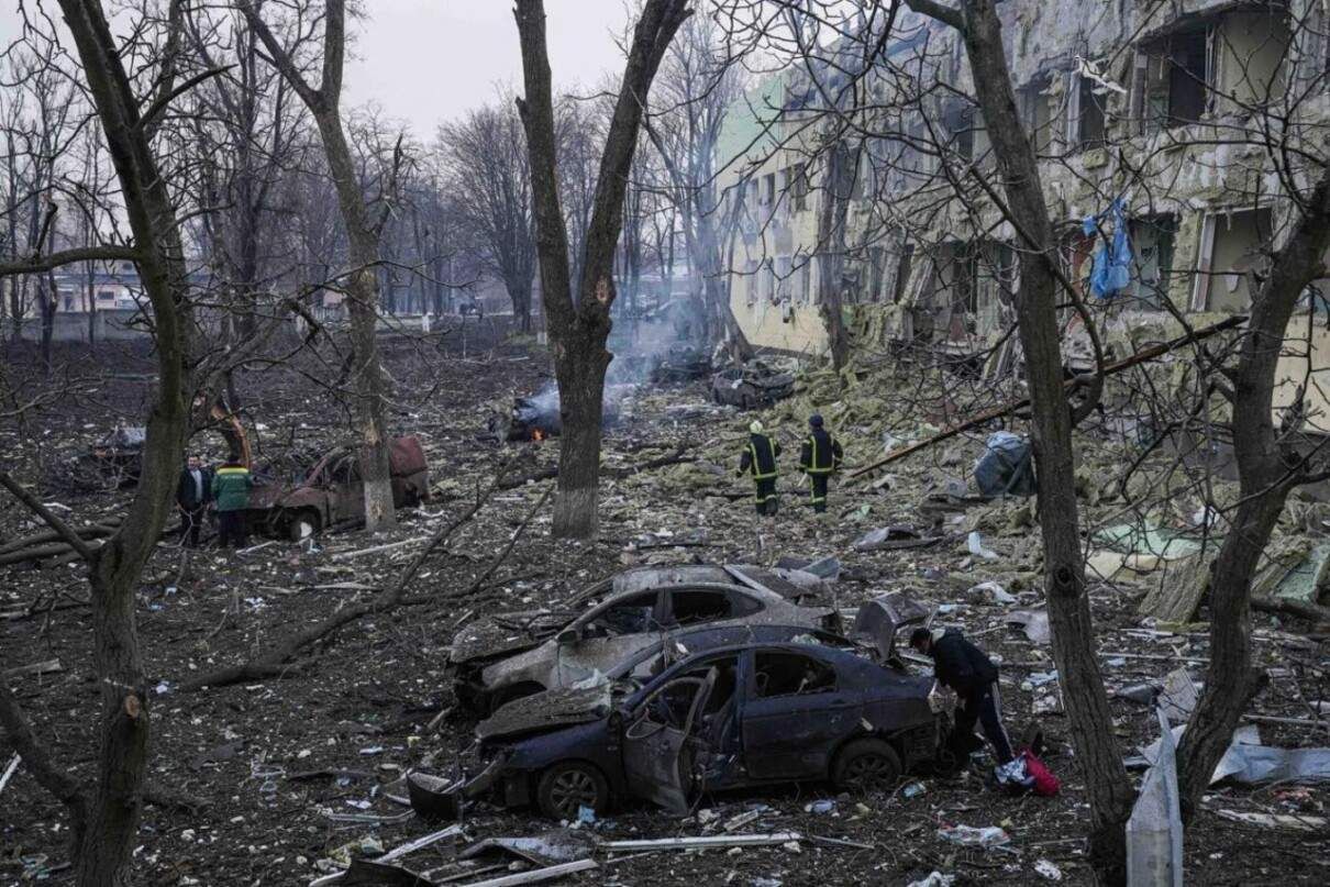 Маріуполь – уже не ключова точка для росіян, тому вони знищують усе навкруги, – радник мера - 24 Канал